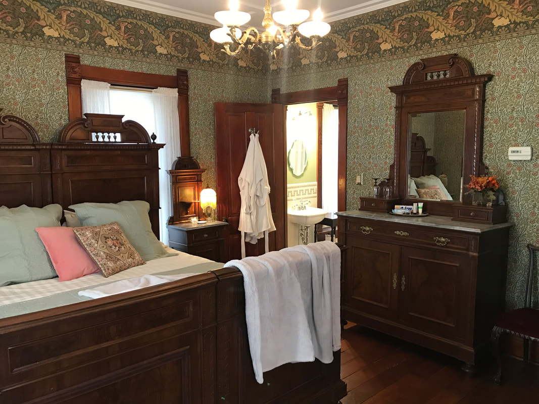 PictureSpacious Bed and Breakfast Room in Nauvoo IL